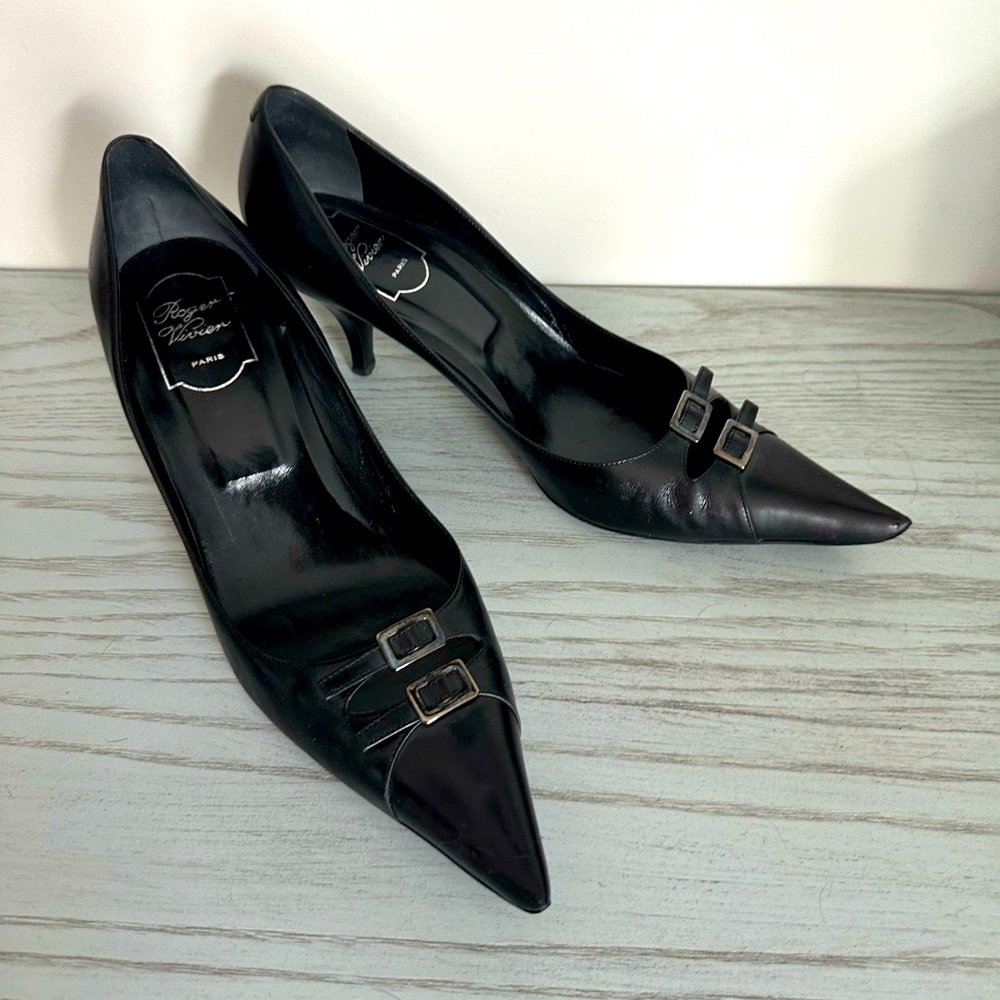 Roger Vivier Black Kitten Heel Pumps Size 41.5. In very good condition.